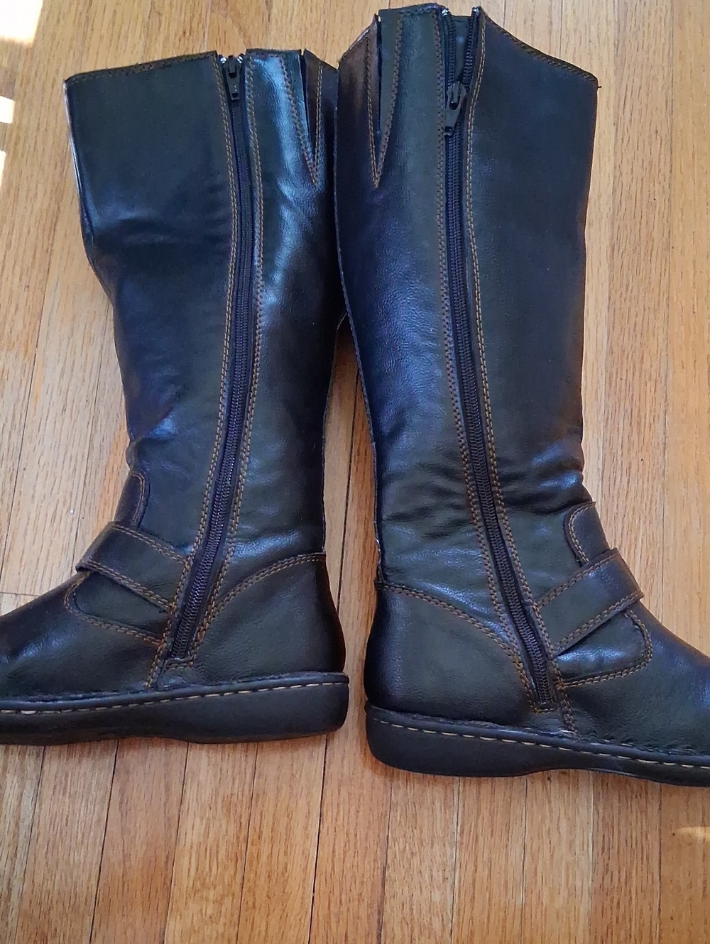 Women's Black Tall Buckle Man Made  Leather Boots.  8 - Picture 7 of 7